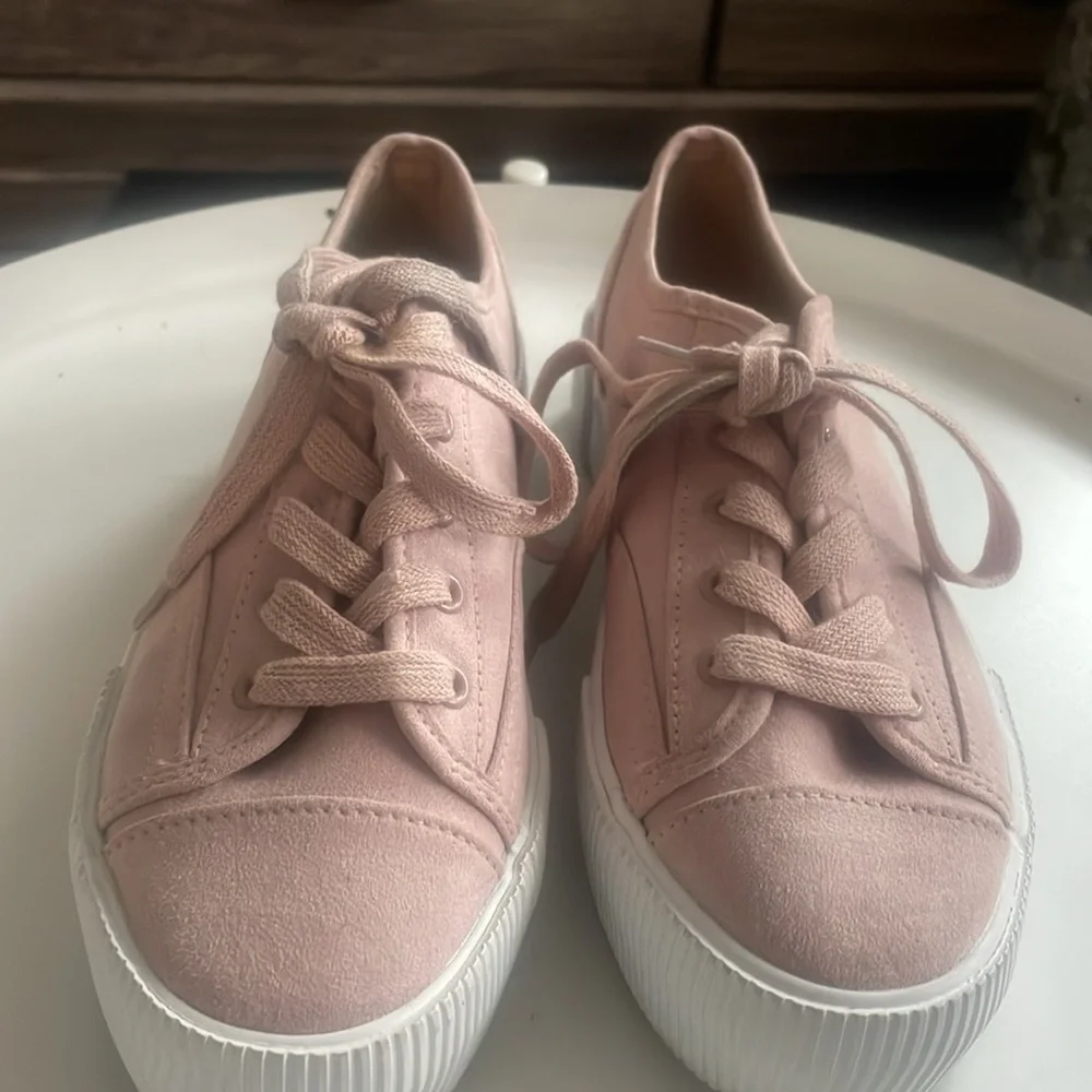 H &M by Divided NWOT Platform Sneakers - Picture 5 of 17